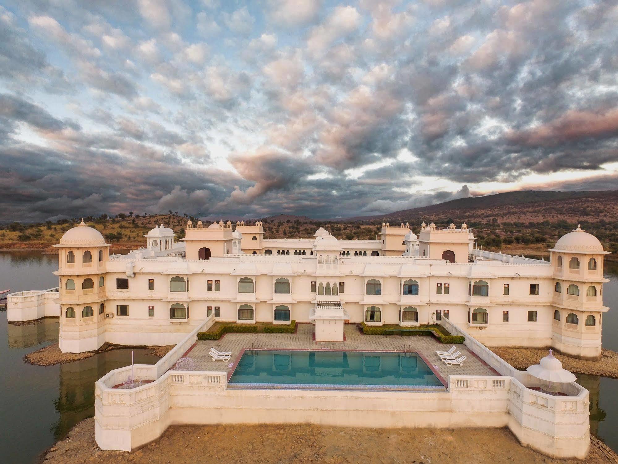 Juesta Lake Nahargarh Palace, Chittorgarh Parsoli Екстер'єр фото